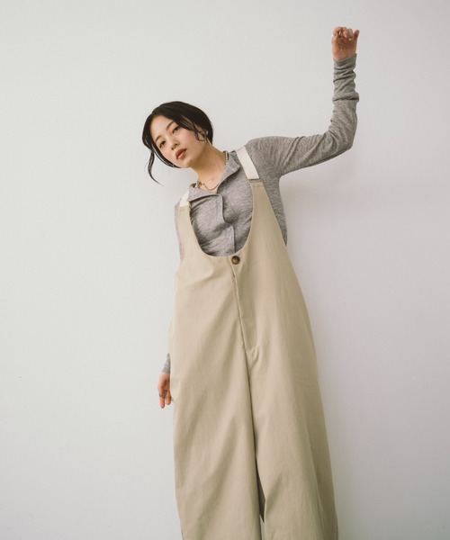 HANNE(アン)の「サスペンダーワイドパンツ(サロペット/オーバーオール・レディース・ベージュ/ネイビー・MEDIUM/SMALL)」の16枚目の写真
