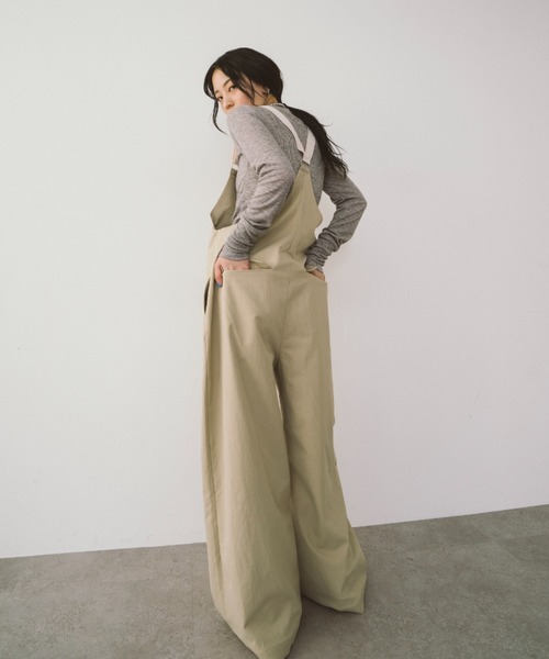 HANNE(アン)の「サスペンダーワイドパンツ(サロペット/オーバーオール・レディース・ベージュ/ネイビー・MEDIUM/SMALL)」の18枚目の写真
