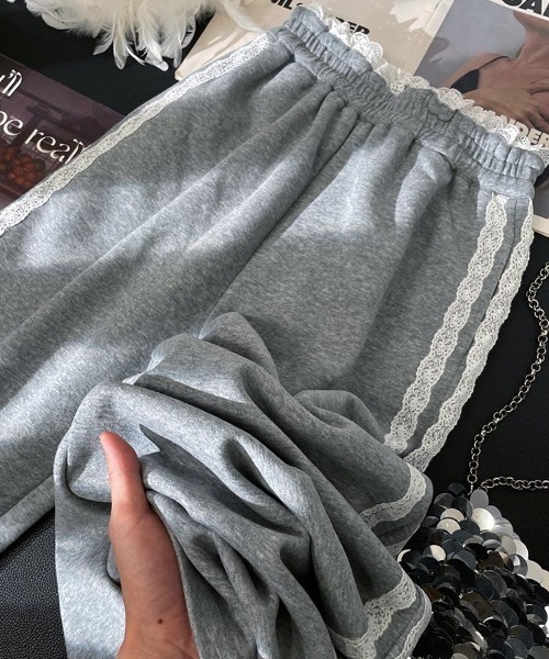 SHEENA(シーナ)の「サイドレースラインワイドスウェットパンツ(スウェットパンツ・レディース・グレー・M)」の2枚目の写真