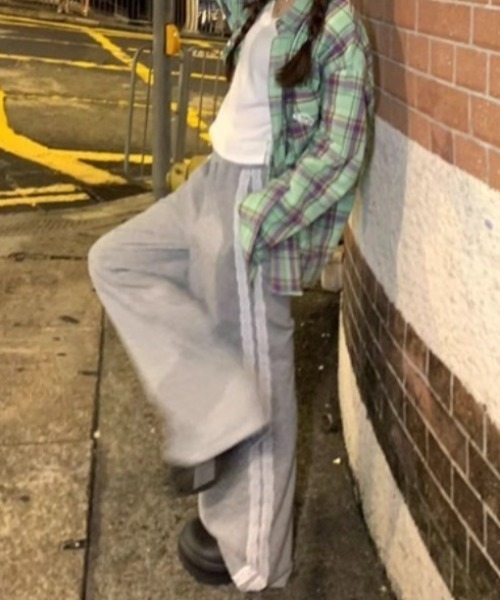 SHEENA(シーナ)の「サイドレースラインワイドスウェットパンツ(スウェットパンツ・レディース・グレー・M)」の5枚目の写真