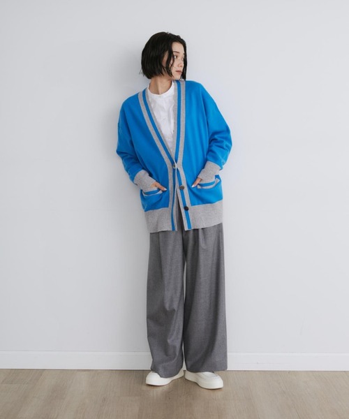 YVON(イヴォン)の「配色Vネックカーディガン(カーディガン/ボレロ・レディース・ブルー・9号)」の7枚目の写真