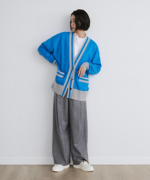 YVON(イヴォン)の「配色Vネックカーディガン(カーディガン/ボレロ・レディース・ブルー・9号)」の8枚目の写真