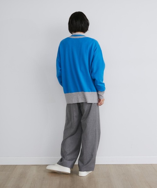 YVON(イヴォン)の「配色Vネックカーディガン(カーディガン/ボレロ・レディース・ブルー・9号)」の9枚目の写真