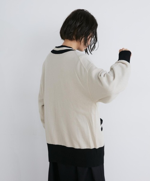 YVON(イヴォン)の「配色Vネックカーディガン(カーディガン/ボレロ・レディース・ブルー・9号)」の14枚目の写真