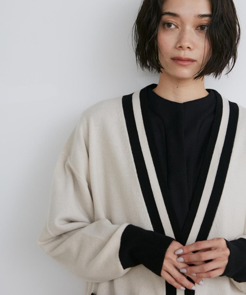 YVON(イヴォン)の「配色Vネックカーディガン(カーディガン/ボレロ・レディース・ブルー・9号)」の15枚目の写真