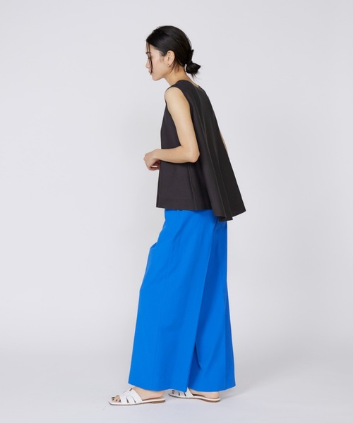 INED（イネド）の「シェルタリングドライ美脚ワイドパンツ（その他パンツ・レディース・ネイビー/ベージュ/ブルー/オフホワイト・11号/9号/7号）」の6枚目の写真