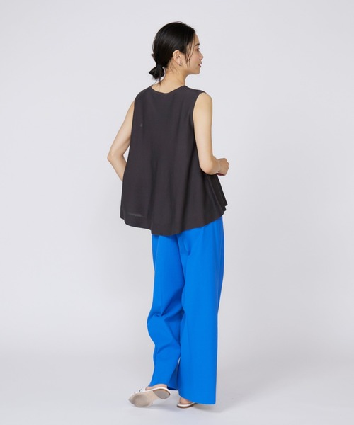 INED（イネド）の「シェルタリングドライ美脚ワイドパンツ（その他パンツ・レディース・ネイビー/ベージュ/ブルー/オフホワイト・11号/9号/7号）」の7枚目の写真