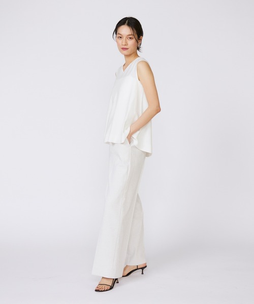 INED（イネド）の「シェルタリングドライ美脚ワイドパンツ（その他パンツ・レディース・ネイビー/ベージュ/ブルー/オフホワイト・11号/9号/7号）」の8枚目の写真