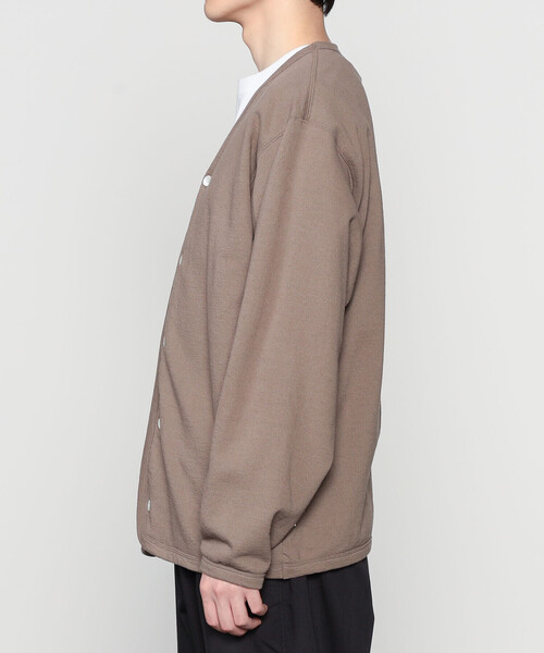 ORCIVAL（オーシバル）の「ORCIVAL | コットン Vネックカーディガン MEN（カーディガン/ボレロ・メンズ・ブラック/グレイッシュベージュ・3/5）」の9枚目の写真