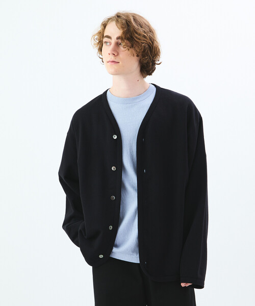 ORCIVAL（オーシバル）の「ORCIVAL | コットン Vネックカーディガン MEN（カーディガン/ボレロ・メンズ・ブラック/グレイッシュベージュ・3/5）」の2枚目の写真