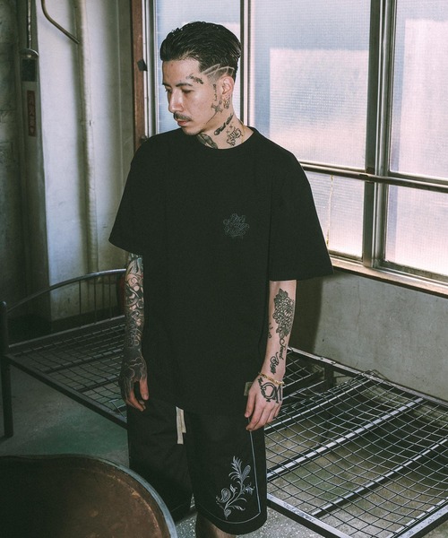 Subciety(サブサエティ)の「Club tee(Tシャツ/カットソー・メンズ・ブラック×ホワイト/ホワイト×ピンク/ブラック×ブラック/ホワイト×ブラック・SMALL/MEDIUM/LARGE/X-LARGE/XX-LARGE)」の7枚目の写真