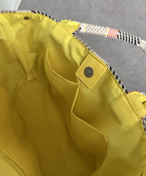 Chez toi(シェトワ)の「MIX/ストライプ柄トート(トートバッグ・レディース・ブラック/ベージュ/オレンジ/ブラウン・FREE)」の15枚目の写真