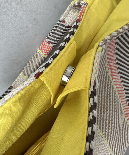 Chez toi(シェトワ)の「MIX/ストライプ柄トート(トートバッグ・レディース・ブラック/ベージュ/オレンジ/ブラウン・FREE)」の8枚目の写真