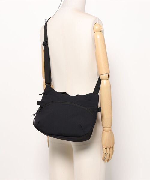 Gramicci(グラミチ)の「【63】【GRAMICCI(グラミチ) 】CORDURA SHOULDER BAG(ショルダーバッグ・メンズ・ブラック/オリーブ・FREE)」の11枚目の写真