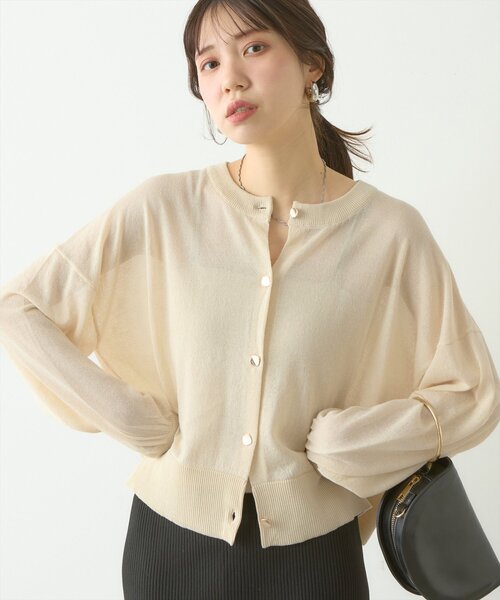 natural couture(ナチュラルクチュール)の「接触冷感金釦シアーカーデ(カーディガン/ボレロ・レディース・イエロー/レッド/ブラック/サックスブルー/グレイッシュベージュ/アイボリー・FREE)」の3枚目の写真