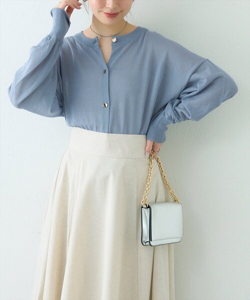 natural couture(ナチュラルクチュール)の「接触冷感金釦シアーカーデ(カーディガン/ボレロ・レディース・イエロー/レッド/ブラック/サックスブルー/グレイッシュベージュ/アイボリー・FREE)」の17枚目の写真