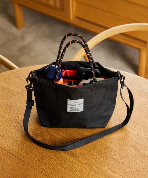 KiU（キウ）の「KiU×FREAK'S STORE/キウ×フリークスストア 別注 2WAY 600D TOTE MINI BAG ミニ トートバッグ 撥水（トートバッグ・レディース・レオパード/ベージュ/ブラック・ONE SIZE）」の4枚目の写真