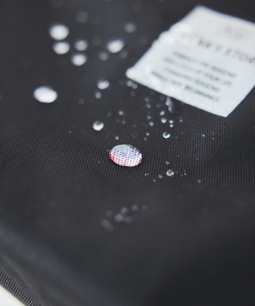 KiU（キウ）の「KiU×FREAK'S STORE/キウ×フリークスストア 別注 2WAY 600D TOTE MINI BAG ミニ トートバッグ 撥水（トートバッグ・レディース・レオパード/ベージュ/ブラック・ONE SIZE）」の5枚目の写真