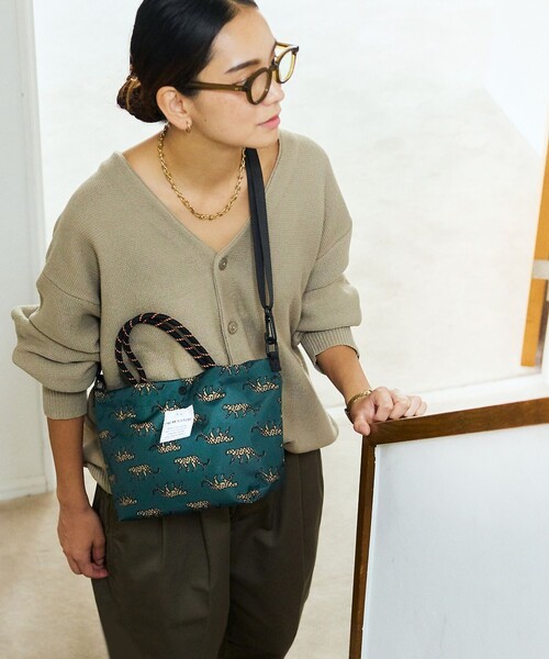 KiU（キウ）の「KiU×FREAK'S STORE/キウ×フリークスストア 別注 2WAY 600D TOTE MINI BAG ミニ トートバッグ 撥水（トートバッグ・レディース・レオパード/ベージュ/ブラック・ONE SIZE）」の17枚目の写真