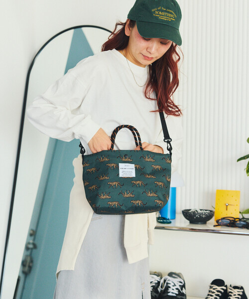KiU(キウ)の「KiU×FREAK'S STORE/キウ×フリークスストア 別注 2WAY 600D TOTE MINI BAG ミニ トートバッグ(トートバッグ・メンズ・レオパード/ベージュ/ブラック・ONE SIZE)」の17枚目の写真