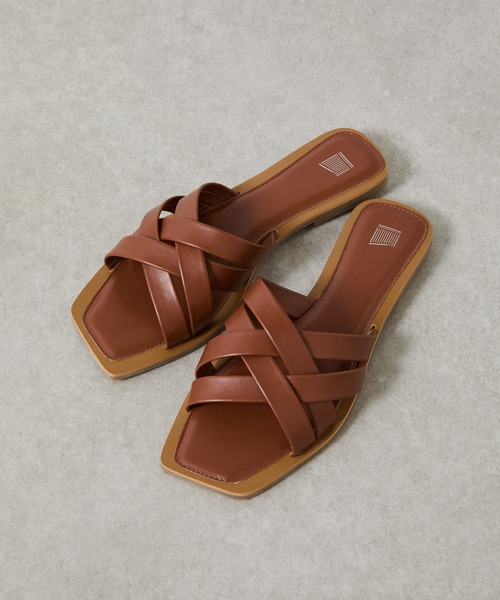 COLONY 2139(コロニートゥーワンスリーナイン)の「クロスアッパーサンダル(サンダル・レディース・キャメル/ブラック・MEDIUM/LARGE)」の4枚目の写真