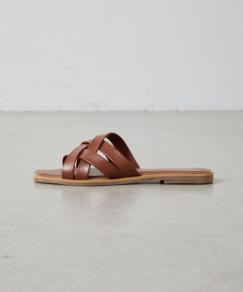 COLONY 2139(コロニートゥーワンスリーナイン)の「クロスアッパーサンダル(サンダル・レディース・キャメル/ブラック・MEDIUM/LARGE)」の5枚目の写真