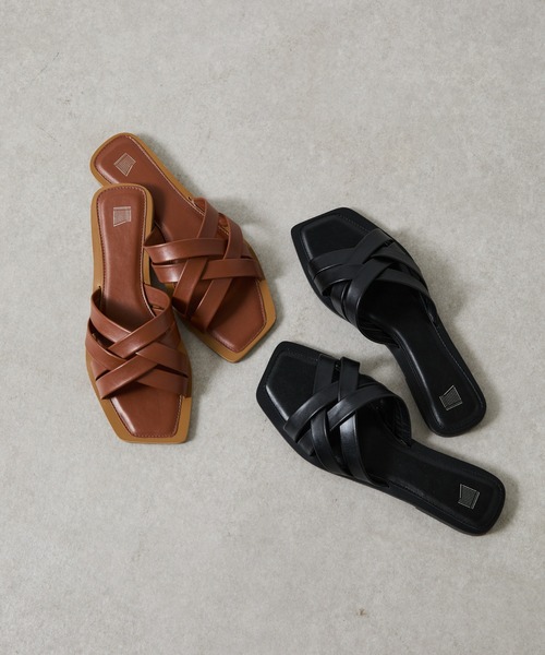 COLONY 2139(コロニートゥーワンスリーナイン)の「クロスアッパーサンダル(サンダル・レディース・キャメル/ブラック・MEDIUM/LARGE)」の3枚目の写真