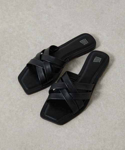 COLONY 2139(コロニートゥーワンスリーナイン)の「クロスアッパーサンダル(サンダル・レディース・キャメル/ブラック・MEDIUM/LARGE)」の12枚目の写真