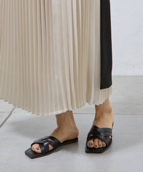 COLONY 2139(コロニートゥーワンスリーナイン)の「クロスアッパーサンダル(サンダル・レディース・キャメル/ブラック・MEDIUM/LARGE)」の15枚目の写真