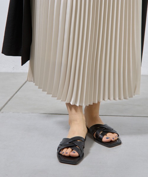 COLONY 2139(コロニートゥーワンスリーナイン)の「クロスアッパーサンダル(サンダル・レディース・キャメル/ブラック・MEDIUM/LARGE)」の16枚目の写真