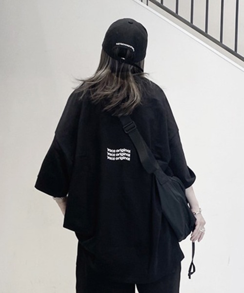 YACA（ヤーカ）の「logo print over tee/ロゴプリントオーバーT【unisex item】（Tシャツ/カットソー・レディース・ホワイト/ブラック・FREE）」の2枚目の写真