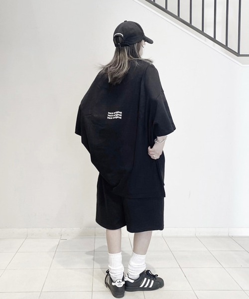 YACA（ヤーカ）の「logo print over tee/ロゴプリントオーバーT【unisex item】（Tシャツ/カットソー・レディース・ホワイト/ブラック・FREE）」の3枚目の写真