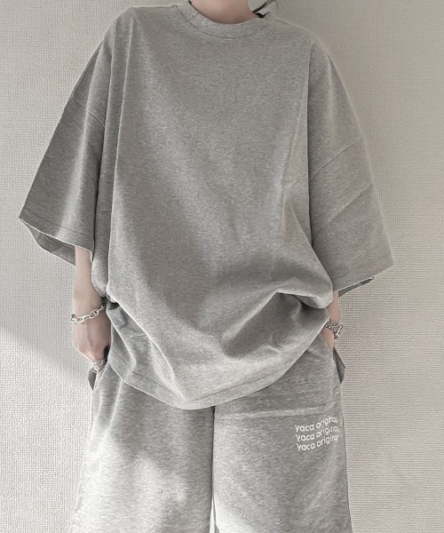 YACA(ヤーカ)の「Logo Print Over Tee/ロゴプリントオーバーTシャツ【unisex item】(Tシャツ/カットソー・レディース・ホワイト/ブラック/グレー・FREE/2/1)」の4枚目の写真