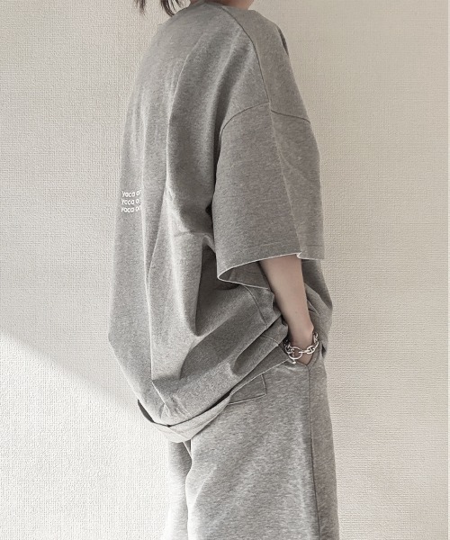YACA(ヤーカ)の「Logo Print Over Tee/ロゴプリントオーバーTシャツ【unisex item】(Tシャツ/カットソー・レディース・ホワイト/ブラック/グレー・FREE/2/1)」の7枚目の写真