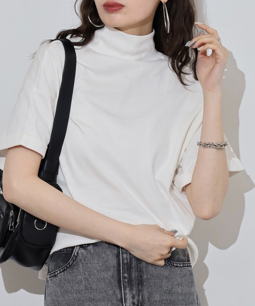 atONE(アットワン)の「ハイネック半袖カットソー(Tシャツ/カットソー・レディース・ネイビー/ブラック/グレイッシュベージュ/チャコールグレー/オフホワイト・M-L/LL~3L/4L~5L)」の2枚目の写真