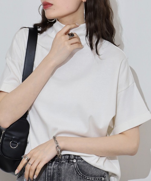 atONE(アットワン)の「ハイネック半袖カットソー(Tシャツ/カットソー・レディース・ネイビー/ブラック/グレイッシュベージュ/チャコールグレー/オフホワイト・M-L/LL~3L/4L~5L)」の11枚目の写真
