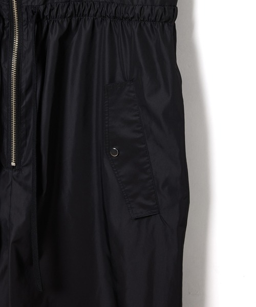 ADAM ET ROPE'（アダムエロペ）の「【定番人気】シャイニータフタ撥水ロンパース（つなぎ/オールインワン・レディース・ベージュ/ブラック・FREE）」の19枚目の写真