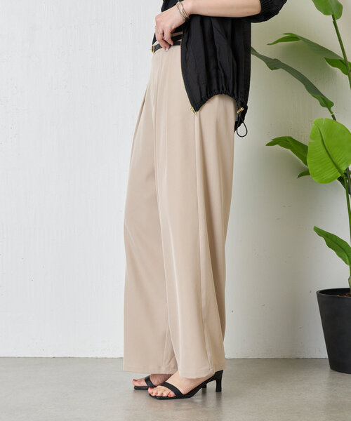 Jena espace merveilleux(ジェナ エスパスメルヴェイユ)の「【サイズ展開あり】ループ付きトロミワイドパンツ(その他パンツ・レディース・ブラック/ベージュ/アイボリー・1/2)」の8枚目の写真