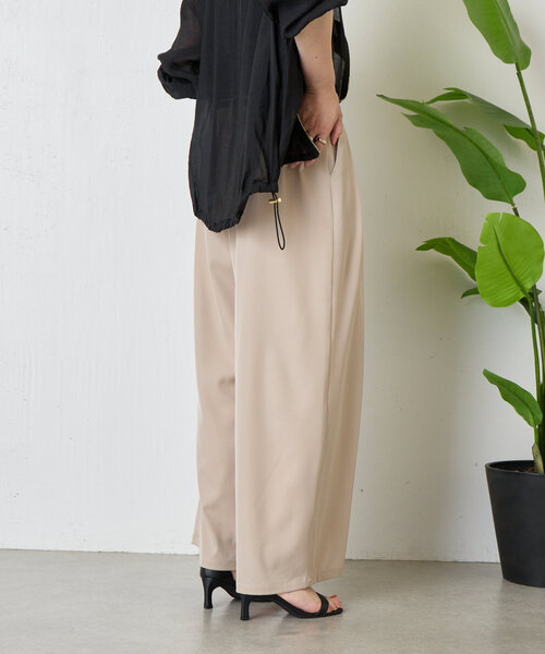 Jena espace merveilleux(ジェナ エスパスメルヴェイユ)の「【サイズ展開あり】ループ付きトロミワイドパンツ(その他パンツ・レディース・ブラック/ベージュ/アイボリー・1/2)」の10枚目の写真