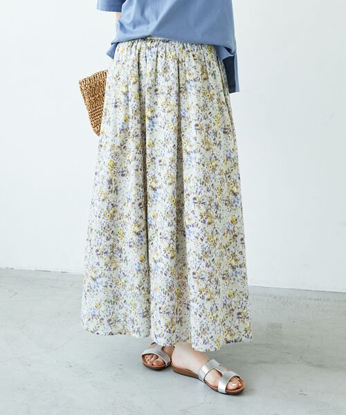 le.coeur blanc（ルクールブラン）の「《手洗い可能》フラワープリントギャザーフレアスカート（スカート・レディース・ベージュ系その他3/ブルー系その他4・38）」の22枚目の写真