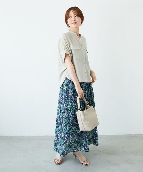 le.coeur blanc（ルクールブラン）の「《手洗い可能》フラワープリントギャザーフレアスカート（スカート・レディース・ベージュ系その他3/ブルー系その他4・38）」の3枚目の写真