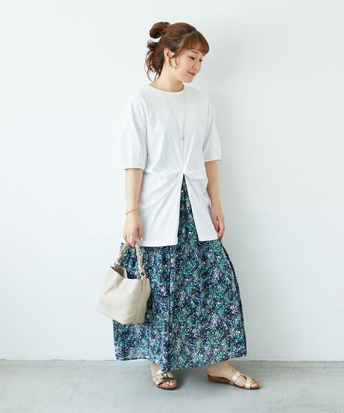 le.coeur blanc（ルクールブラン）の「《手洗い可能》フラワープリントギャザーフレアスカート（スカート・レディース・ベージュ系その他3/ブルー系その他4・38）」の6枚目の写真