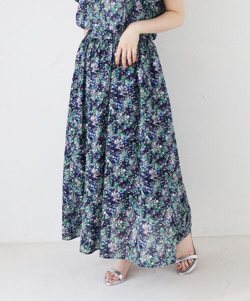 le.coeur blanc（ルクールブラン）の「《手洗い可能》フラワープリントギャザーフレアスカート（スカート・レディース・ベージュ系その他3/ブルー系その他4・38）」の7枚目の写真