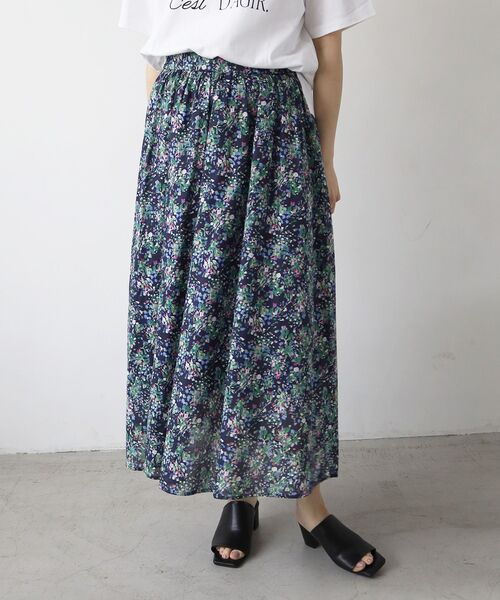 le.coeur blanc（ルクールブラン）の「《手洗い可能》フラワープリントギャザーフレアスカート（スカート・レディース・ベージュ系その他3/ブルー系その他4・38）」の11枚目の写真