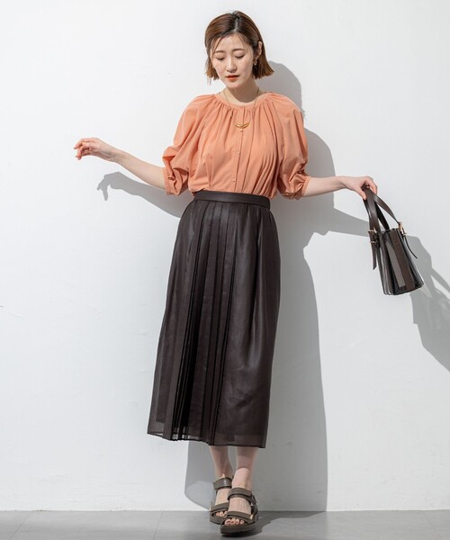 23区 L(ニジュウサンクオオキイサイズ)の「【洗える】クリアトリコットジャージー ティアードデザイン カットソー(Tシャツ/カットソー・レディース・ブラック系/オールドローズ系/ダークグリーン系/ベージュ系・44/46)」の12枚目の写真