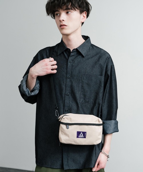 GERRY(ジェリー)の「GERRY ジェリー 撥水加工 E/Fマルチショルダーバッグ ワンポイントロゴ斜め掛けバッグ(ショルダーバッグ・メンズ・ベージュ/チャコールグレー/ブラック/マルチ・FREE)」の5枚目の写真