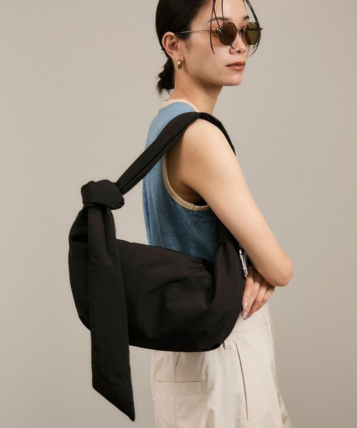 SALON adam et rope'(サロン アダム エ ロペ)の「【WEB限定】パフナイロンショルダーバッグ(ショルダーバッグ・レディース・ダークブラウン/ブラック・FREE)」の7枚目の写真