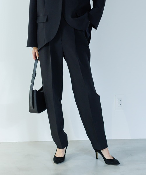 URBAN RESEARCH ROSSO WOMEN(アーバンリサーチ ロッソ)の「CHIGNON テーパードパンツ(その他パンツ・レディース・ベージュ系その他・38)」の4枚目の写真