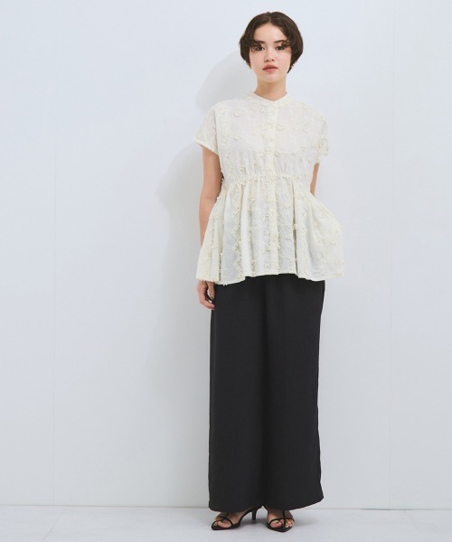 VICKY(ビッキー)の「3D刺繍バンドカラーブラウス≪手洗い可能≫(シャツ/ブラウス・レディース・ブラック/オフホワイト/ブルー・M)」の4枚目の写真