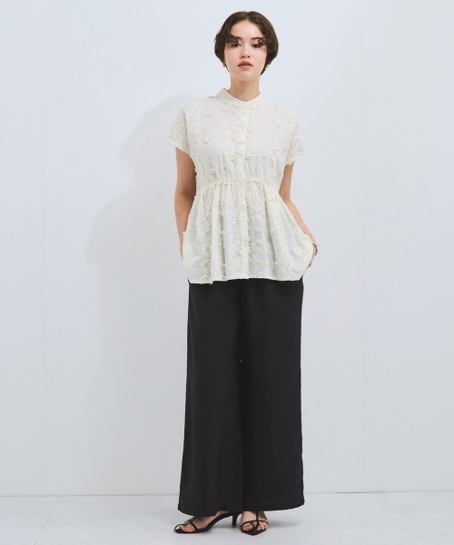 VICKY(ビッキー)の「3D刺繍バンドカラーブラウス≪手洗い可能≫(シャツ/ブラウス・レディース・ブラック/オフホワイト/ブルー・M)」の5枚目の写真
